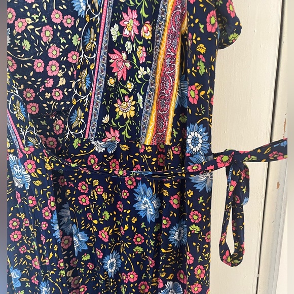 Cupshe Wrap dress, vneck with ruffled bottom - Picture 4 of 6